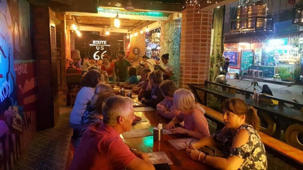 Route 66 Music Restaurant & Hostel Siem Reap Exterior foto