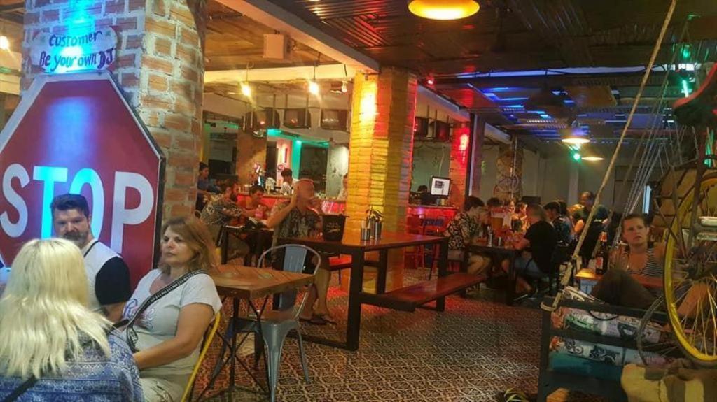Route 66 Music Restaurant & Hostel Siem Reap Exterior foto